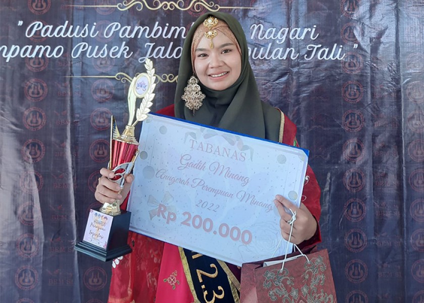 Mahasiswi FKIP UM Sumatera Barat Berhasil Raih Penghargaan Perempuan Minang Prestatif
