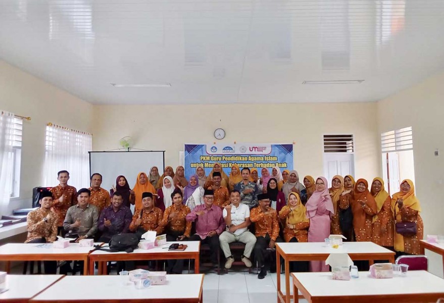 Dr. Rahmi, Dosen Pascasarjana UM Sumatera Barat Laksanakan PKM Pencegahan Kekerasan Anak di Pasaman