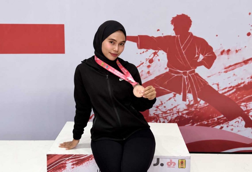 Kembali Naik Podium, Chelse Lexem Bawa UM Sumatera Barat Juarai Karate Nasional