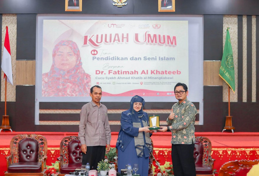 Dr. Fatimah Al Khateeb Beri Kuliah Umum di UM Sumbar