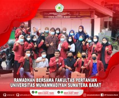 MAHASISWA FAKULTAS PERTANIAN UM SUMBAR DI PAYAKUMBUH BERBAGI RATUSAN TAKJIL