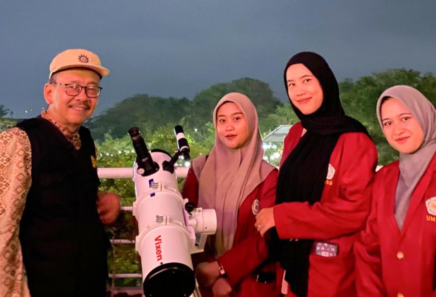 Tim Hisab UM Sumatera Barat Laksanakan Pengamatan Gerhana Bulan di Masjid Raya Syekh Ahmad Khatib Al-Minangkabawi