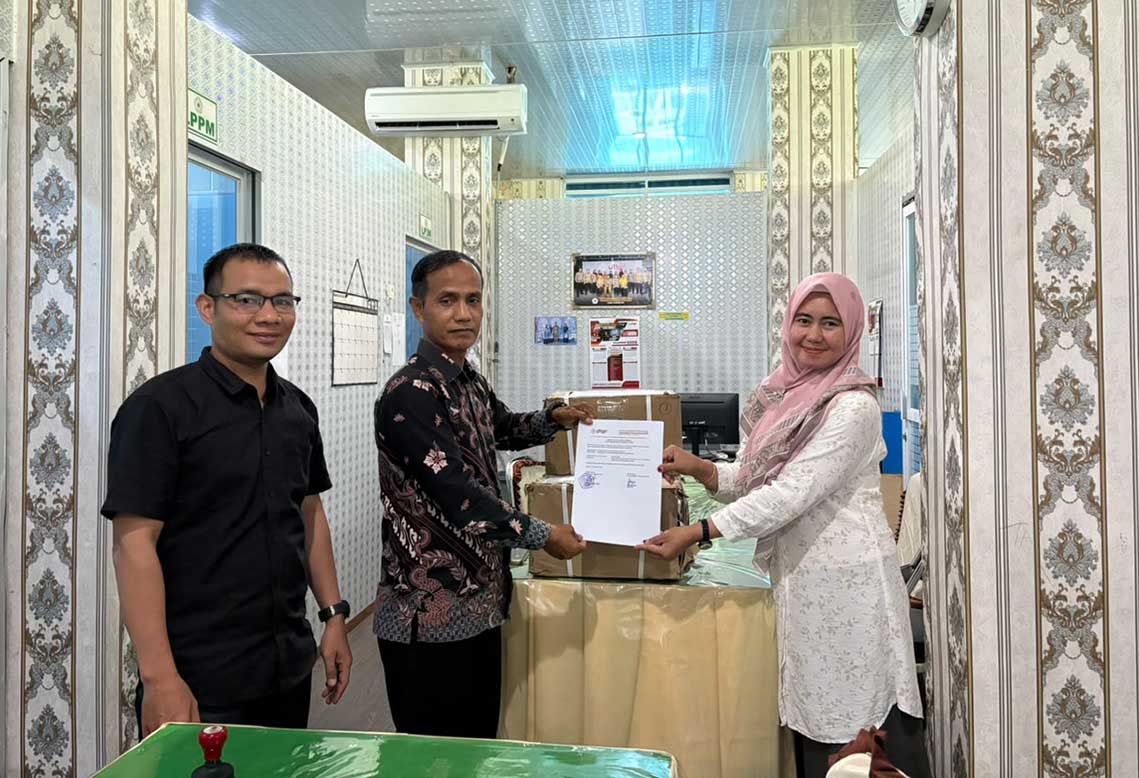 LKUI Serahkan Hibah Buku dari Tamil Nadu India ke Perpustakaan UM Sumatera Barat