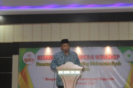 Agung Danarto Sekretaris PP membuka resmi Regional Meeting dan Workshop LPCR se Sumatera di UMSB 
