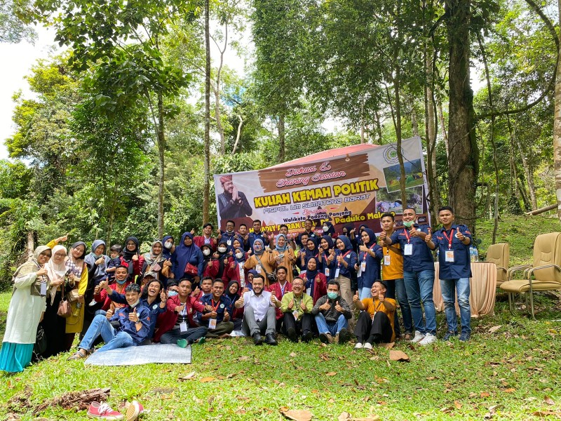 Kuliah Kemah Politik Bersama Fadly Amran