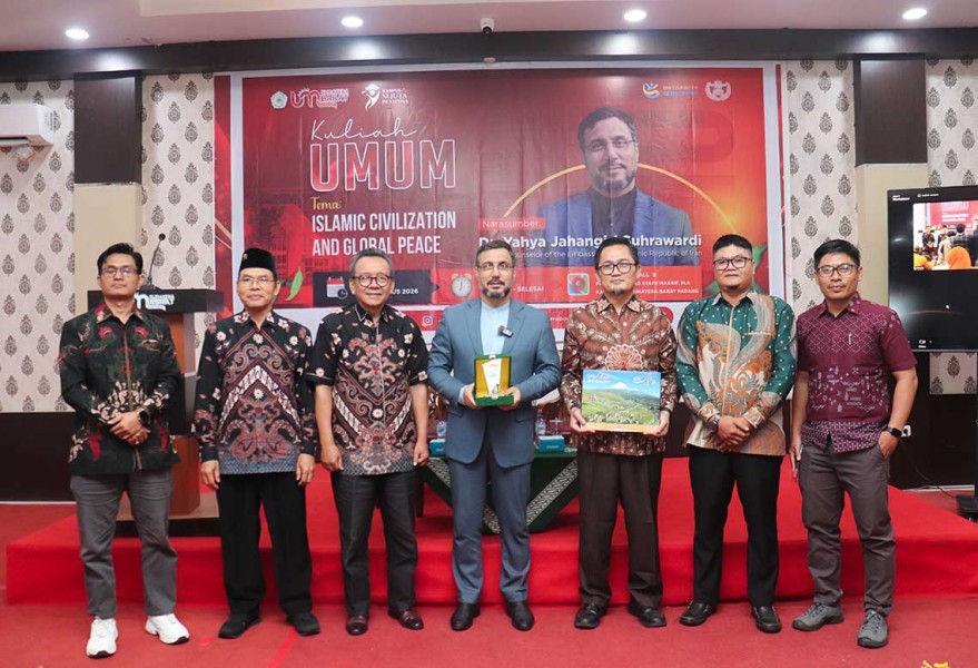 Hadirkan Cultural Counselor Iran, UM Sumatera Barat Gelar Kuliah Umum Bahas Peradaban Islam dan Perdamaian Global