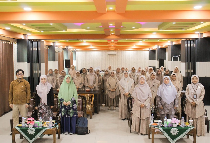 Tim Asesmen LAM-PTKes Visitasi Akreditasi Prodi D-III Kebidanan UM Sumatera Barat