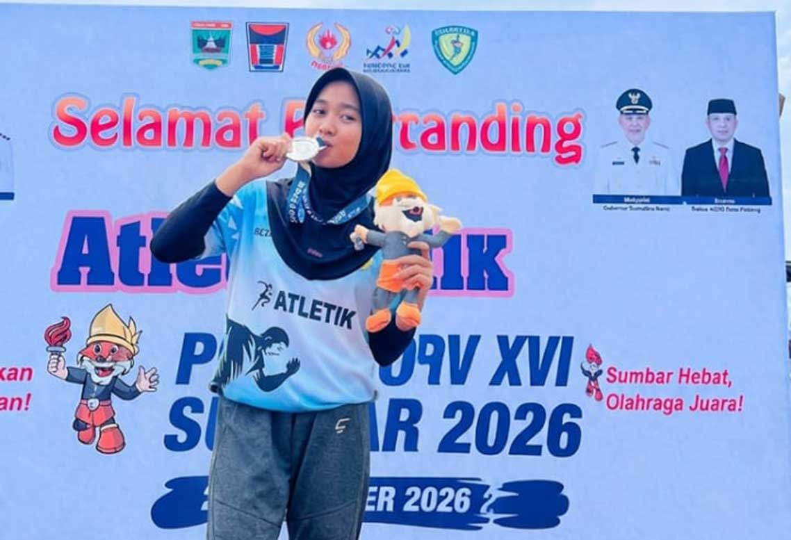 Siti Aisyah, Mahasiswi Faperta UM Sumatera Barat Raih Perak di Cabor Lari 100 Meter Gawang Putri PORPROV XVI