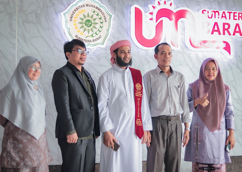 Mahasiswa Asing Pertama UM Sumatera Barat Jalani Sidang Munaqasah ; Hasil Penelitian Dipaparkan Dalam Bahasa Arab