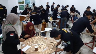 Lomba Rancang Jembatan dari 13 PT di Sumbar-Jambi dalam rangka Temu Keluarga V FKMTSI Wilayah III Sumbar-Jambi di kampus FT UMSB