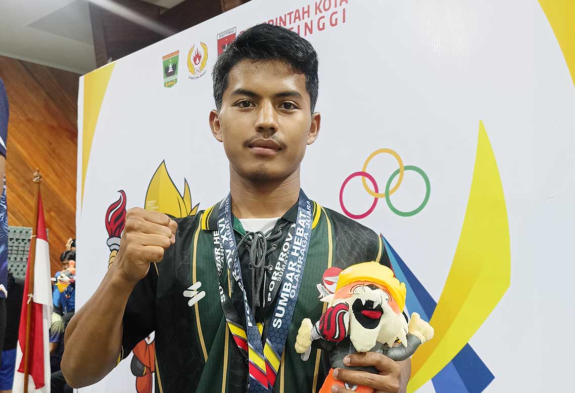 Maulana Malik Habibi Mahasiswa Teknik Mesin UM Sumatera barat Raih Perunggu Cabor Wushu PORPROV 2026