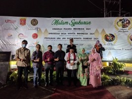 Bupati Agam Bersama Rektor UM Sumbar Hadiri Malam Syukuran API dan ADWI Di Sungai Batang