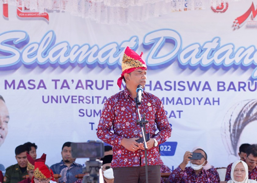 Rektor UM Sumatera Barat Bakar Semangat Mahasiswa Baru Dalam Masta 2022