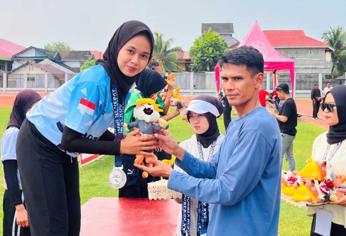 Dua Medali dari Dua Nomor Atletik, Siti Aisyah Mahasiswi Faperta Harumkan Nama UM Sumatera Barat di PORPROV 2026