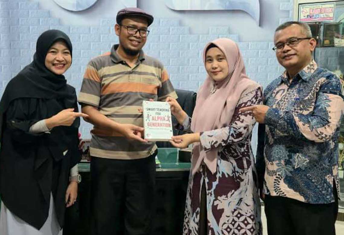 Dosen FKIP UM Sumatera Barat Luncurkan Buku Strategi Mengajar Generasi Alpha